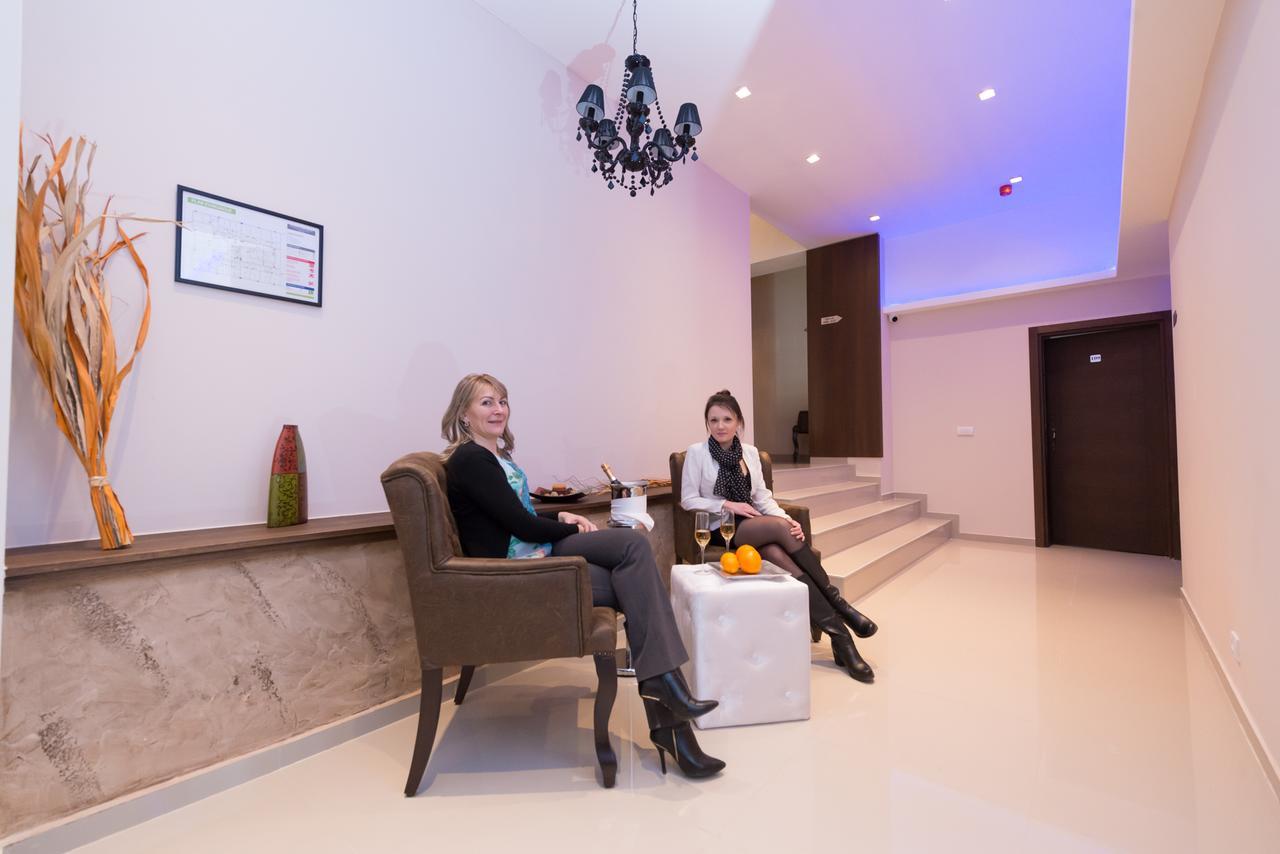 Hotel Crystal Pecinci Екстериор снимка