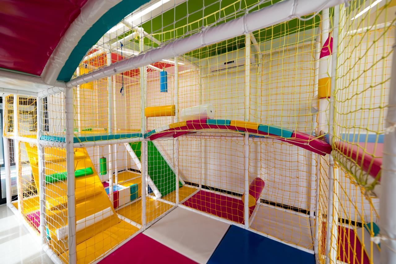Hotel Crystal Pecinci Екстериор снимка