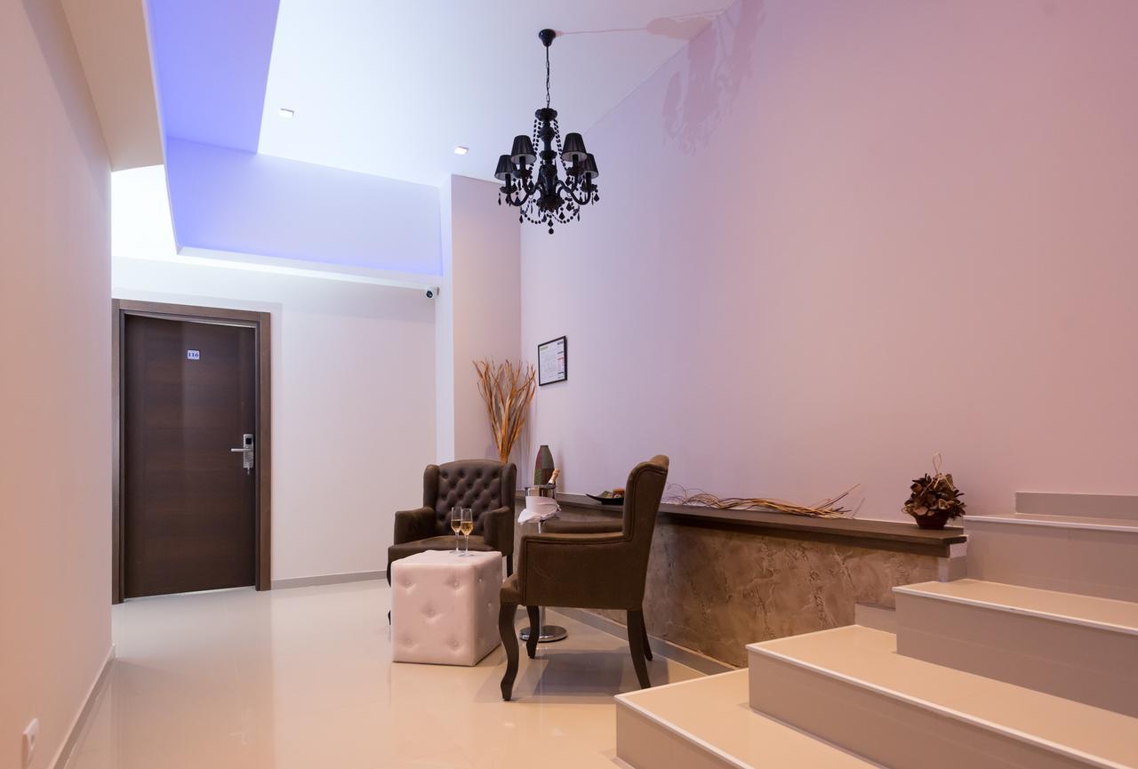 Hotel Crystal Pecinci Екстериор снимка