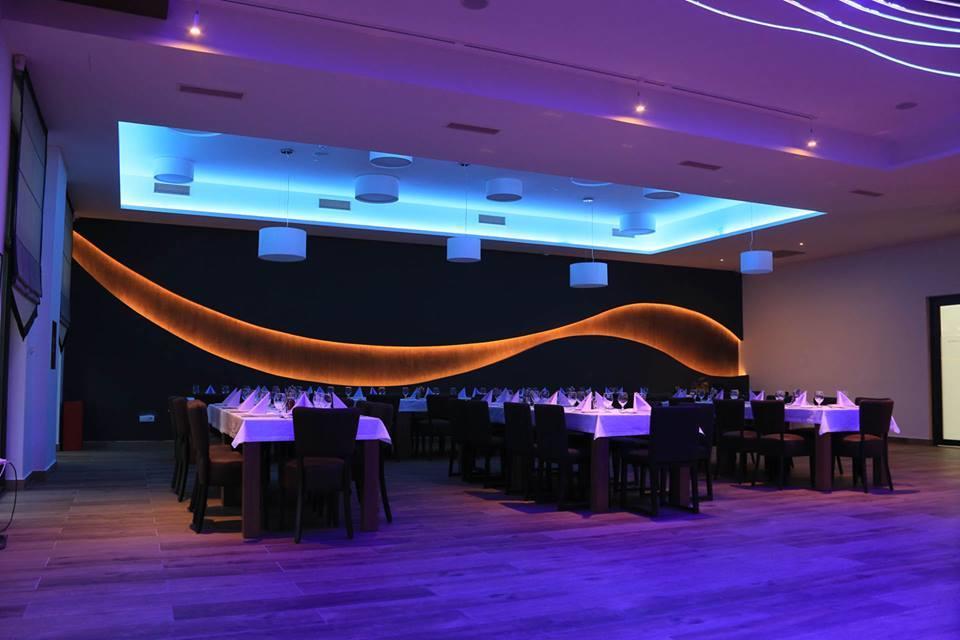 Hotel Crystal Pecinci Екстериор снимка