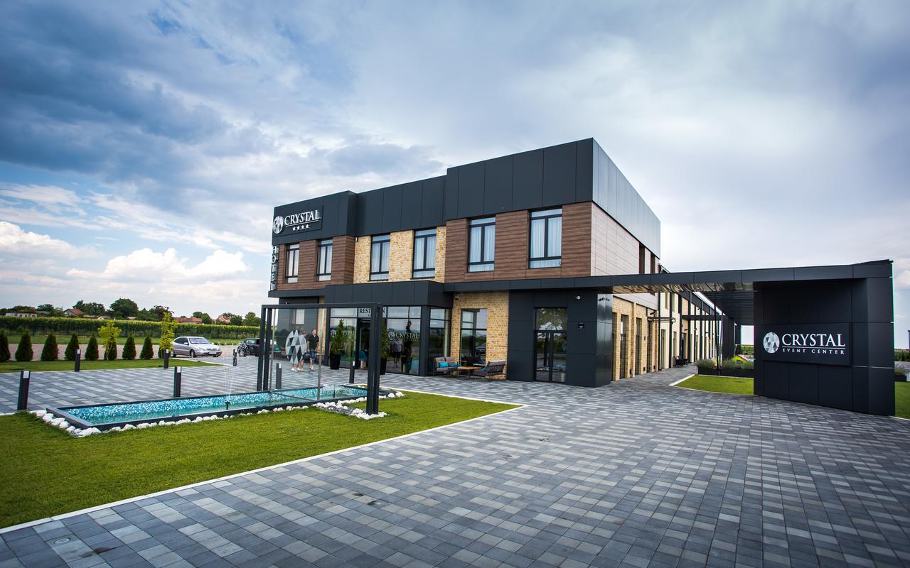Hotel Crystal Pecinci Екстериор снимка