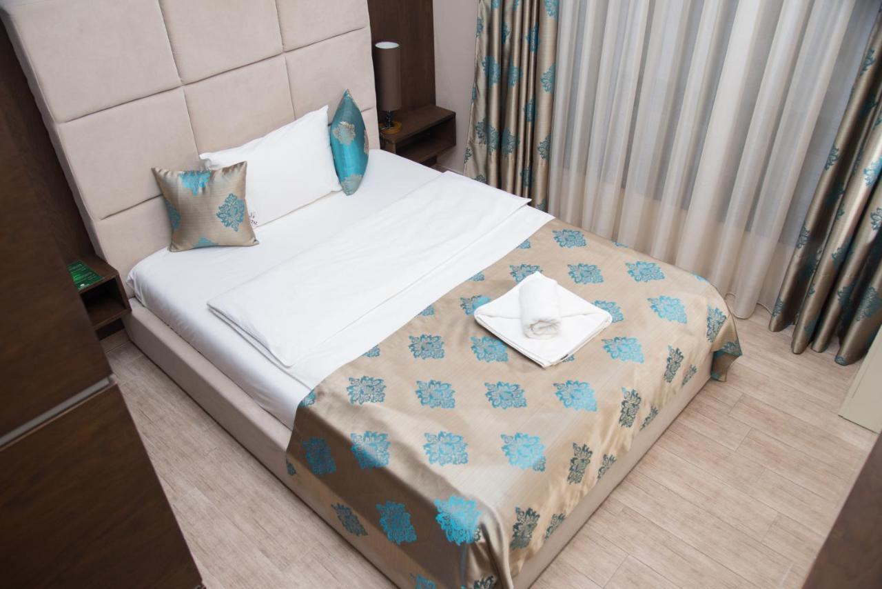 Hotel Crystal Pecinci Екстериор снимка