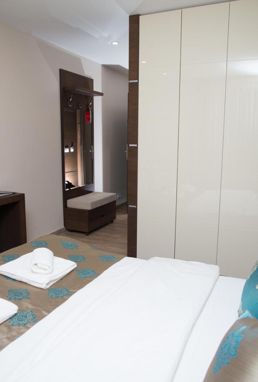 Hotel Crystal Pecinci Екстериор снимка