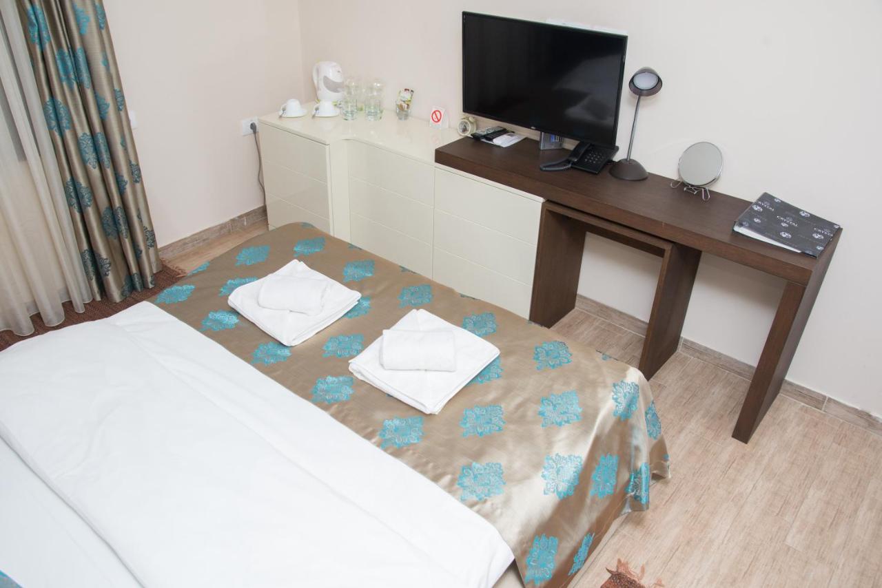Hotel Crystal Pecinci Екстериор снимка