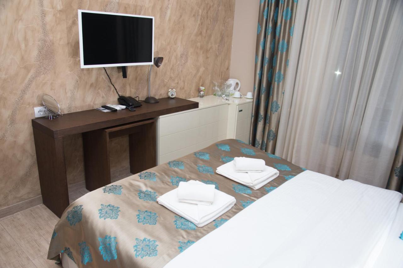 Hotel Crystal Pecinci Екстериор снимка
