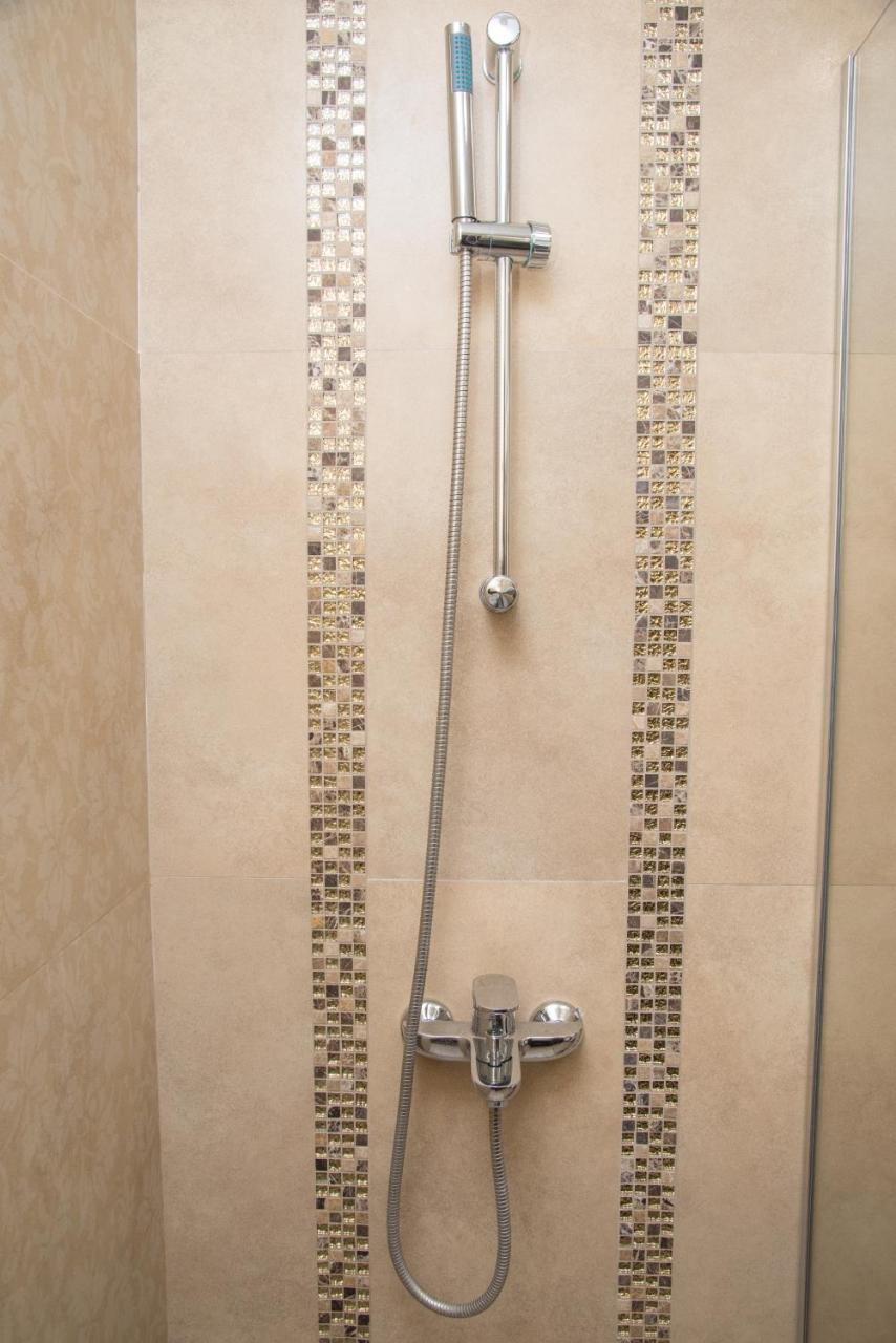 Hotel Crystal Pecinci Екстериор снимка