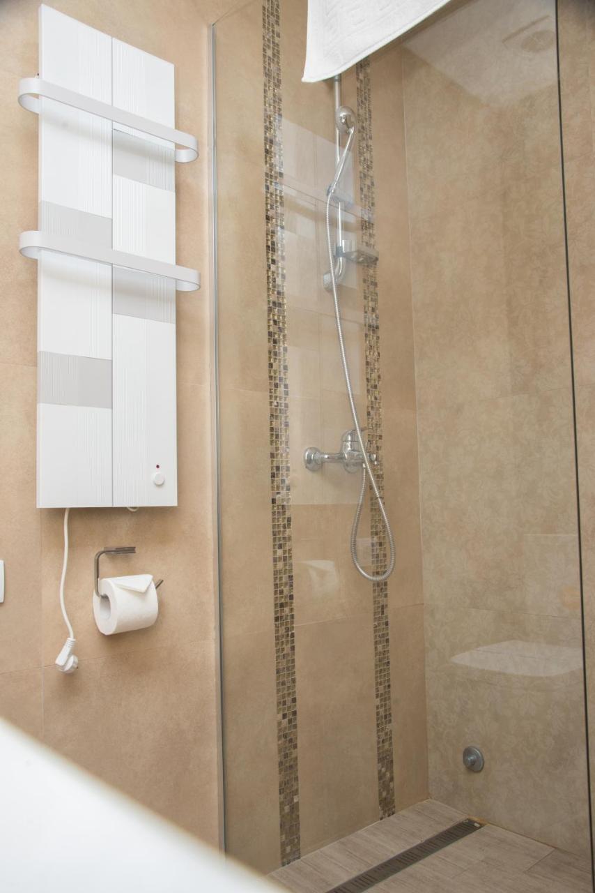 Hotel Crystal Pecinci Екстериор снимка