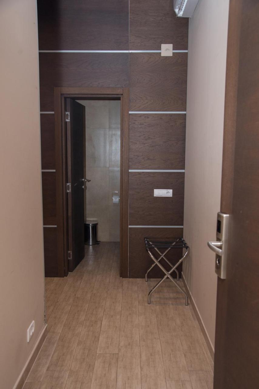 Hotel Crystal Pecinci Екстериор снимка