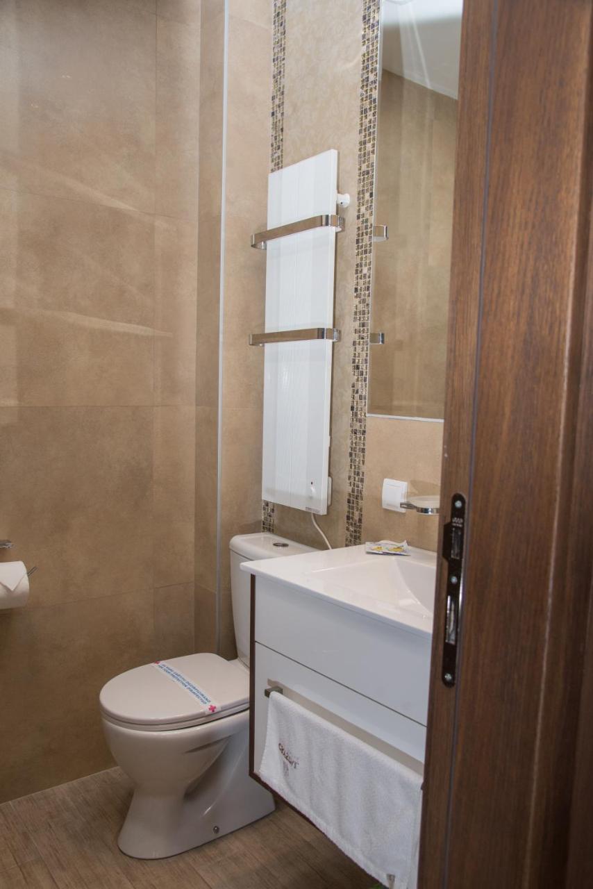 Hotel Crystal Pecinci Екстериор снимка