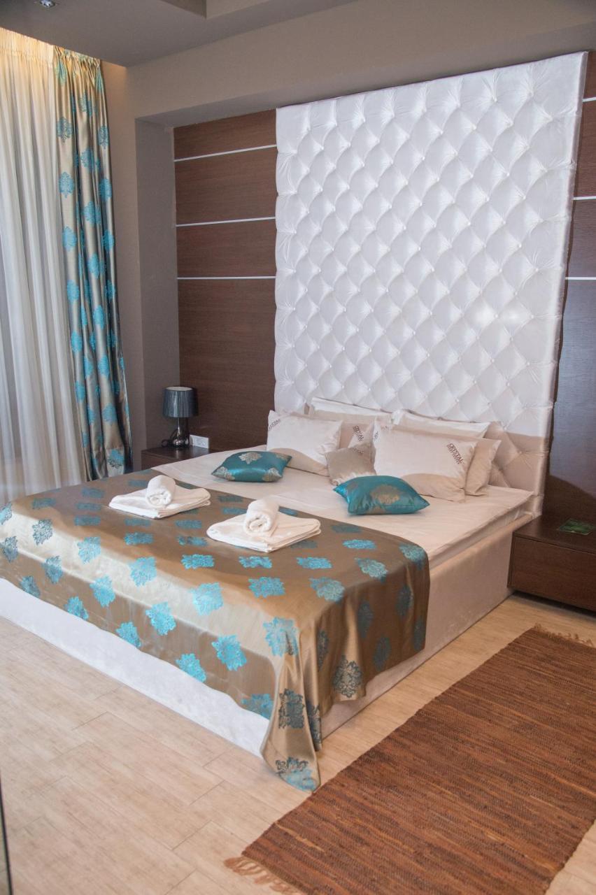 Hotel Crystal Pecinci Екстериор снимка