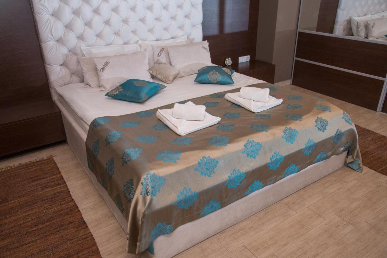 Hotel Crystal Pecinci Екстериор снимка