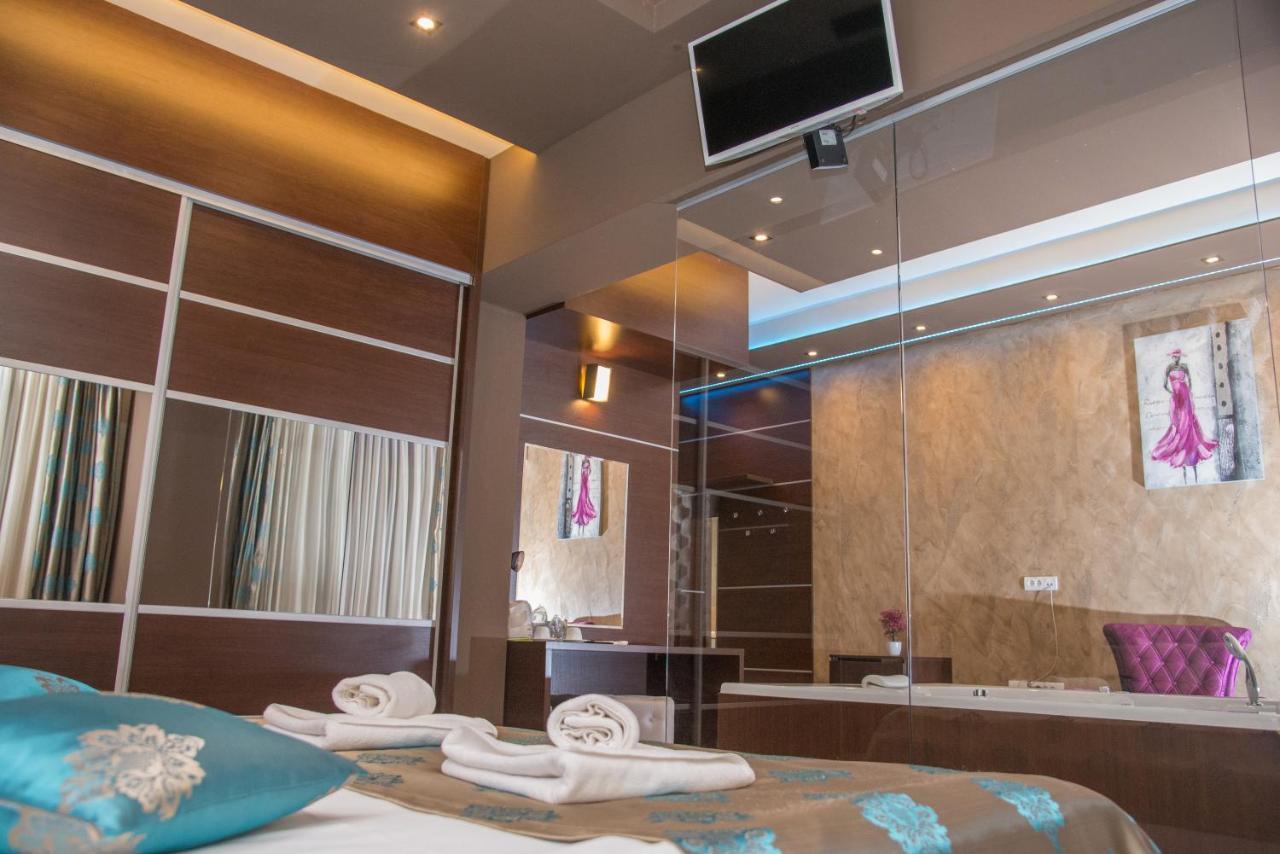 Hotel Crystal Pecinci Екстериор снимка