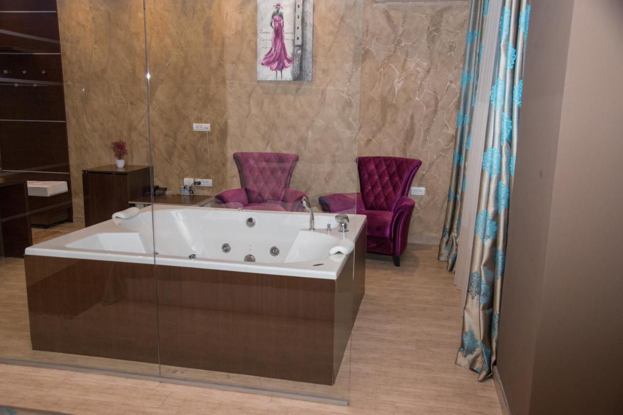 Hotel Crystal Pecinci Екстериор снимка