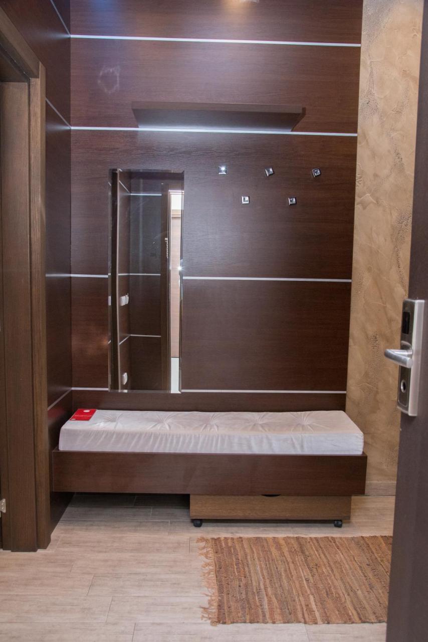 Hotel Crystal Pecinci Екстериор снимка